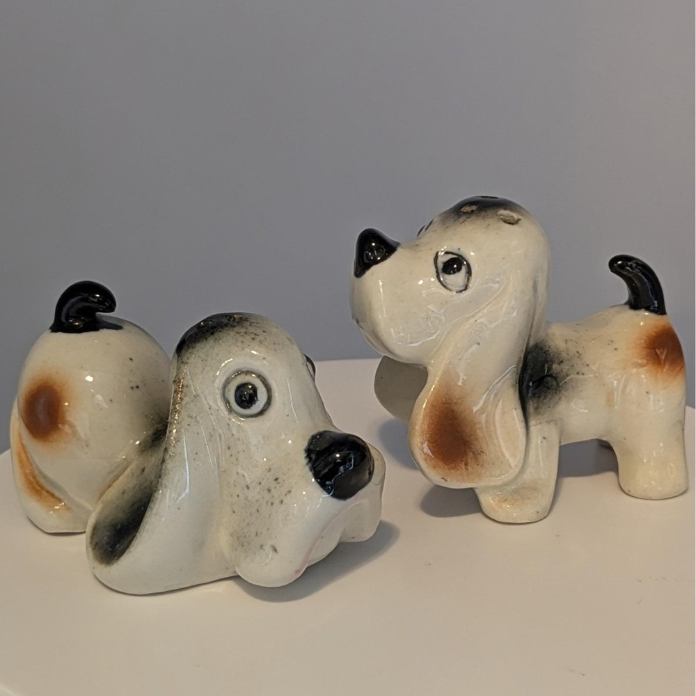 Vintage Basset Hounds Beagle Dogs Salt Pepper Shakers Big Ears Anthropomorphic